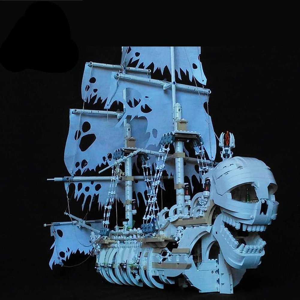Pirate Boat Skull's Eye Schooner Ship Building Blocks Set Terrible Skeleton Sailboat Bricks Model Toy For Children Gift Jurassic Bricks